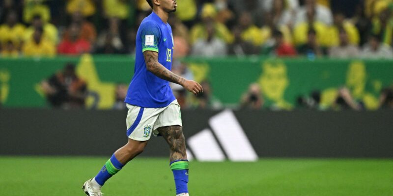Gabriel Jesus opera joelho direito após ser cortado da seleção