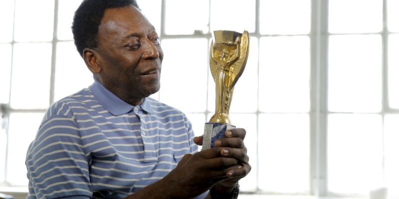 Políticos fazem homenagens; Lula diz que Pelé levou nome do país longe