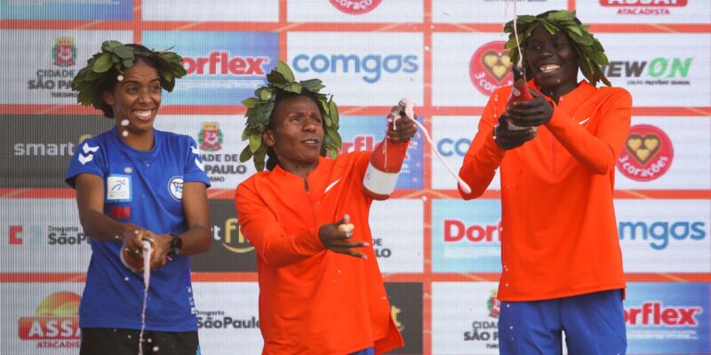 Queniana Catherine Reline vence corrida de São Silvestre