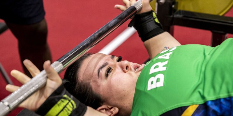 Halterofilista Mariana D’Andrea bate recorde paralímpico em São Paulo