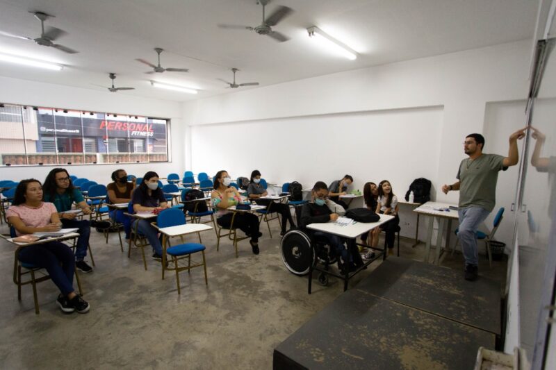 Alunos com deficiência avançam em curso superior oferecido pela Prefeitura de Volta Redonda