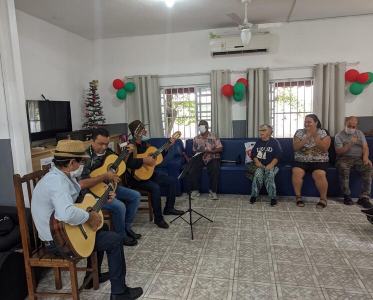 Asilos e Centros Dias de Volta Redonda recebem o projeto Arena da Viola