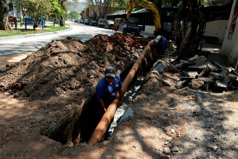 Saae de Volta Redonda conclui construção de redes de água e esgoto no Santa Cruz