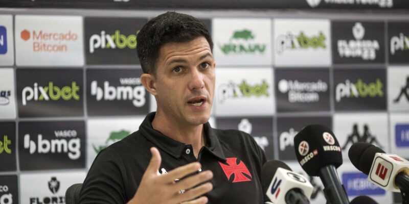 Em apresentação no Vasco, Barbieri projeta elenco pronto em janeiro