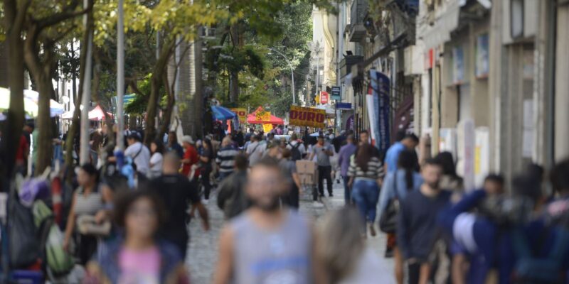 Casos de covid-19 seguem em queda no estado do Rio