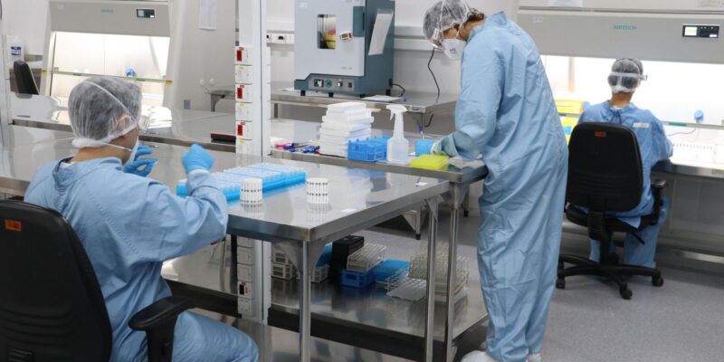 Maioria da população brasileira acredita na ciência, aponta pesquisa