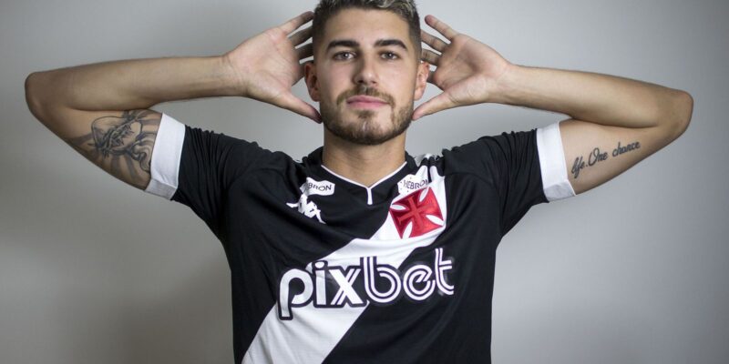 Vasco anuncia acerto com o atacante Pedro Raul