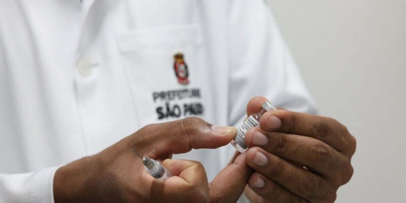 Covid-19: Brasil registra 181 mortes e 42,6 mil mil casos em 24 horas