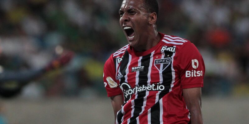West Ham confirma contratação de zagueiro Luizão, do São Paulo