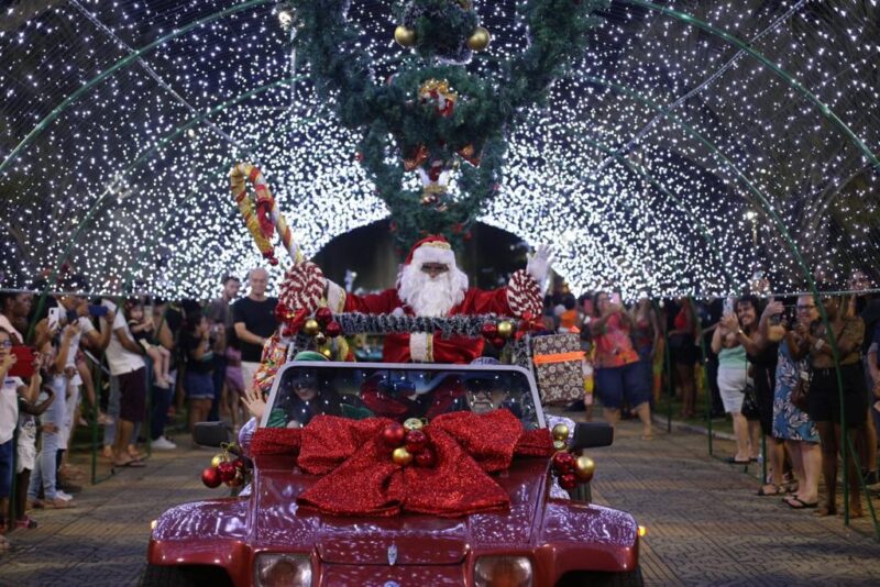 ‘Natal Cidadania’ é aberto com show de luzes e inauguração da casa do Papai Noel