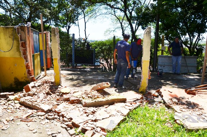 OBRAS DE REFORMA E AMPLIAÇÃO SÃO INICIADAS PELA PREFEITURA DE RESENDE NA ESCOLA MUNICIPAL MARIA DE ASSIS BARBOSA