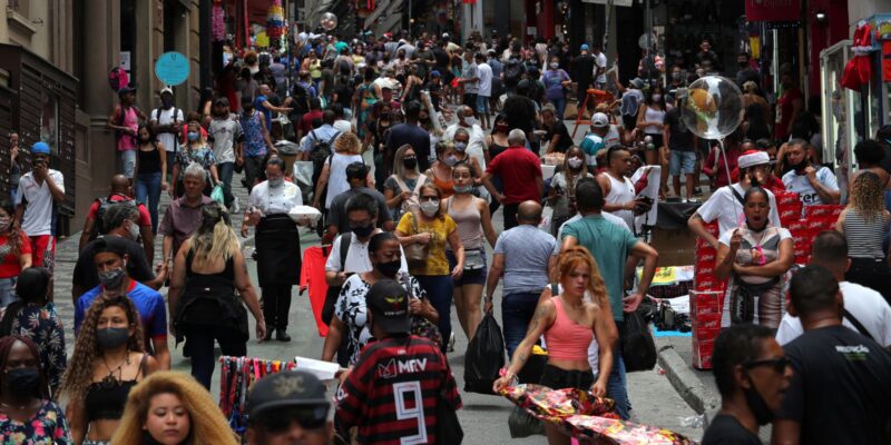 Vendas do varejo caem 0,6% em novembro, diz IBGE