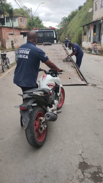 Equipe da Secretaria de Ordem Pública de Volta Redonda encontra moto com indícios de clonagem