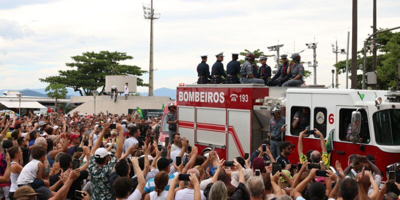 Após fim do velório, cortejo com corpo de Pelé sai por ruas de Santos| Agência Brasil