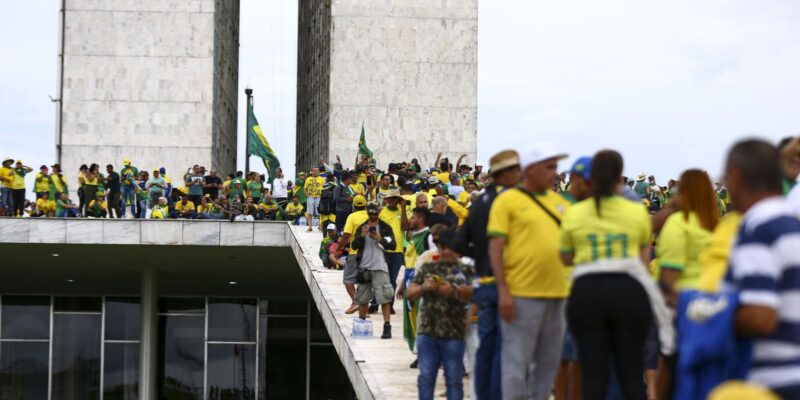 CBF condena uso da amarelinha em atos antidemocráticos e de vandalismo