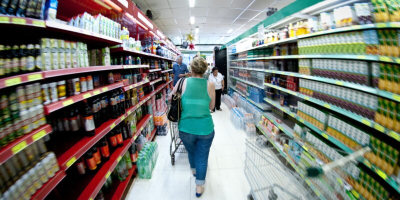 Em 2022, cesta básica subiu nas 17 capitais pesquisadas pelo Dieese