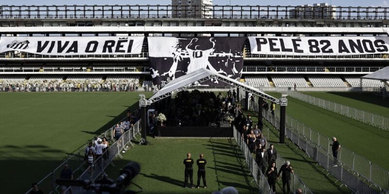 Lula irá ao velório de Pelé na manhã de terça-feira, afirma Planalto