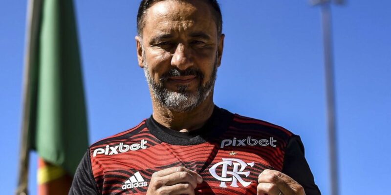 Técnico Vítor Pereira retorna ao Brasil para comandar o Flamengo