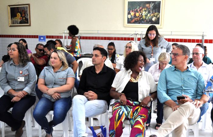 PREFEITURA DE RESENDE ENTREGA CERTIFICADOS E CHEQUES PARA PROJETOS QUE BENEFICIAM CRIANÇAS E ADOLESCENTES 