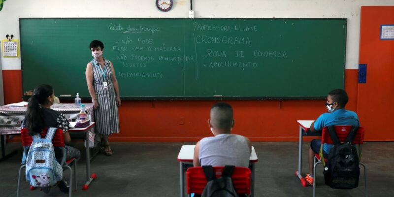 MEC divulga nova tabela para salário educação