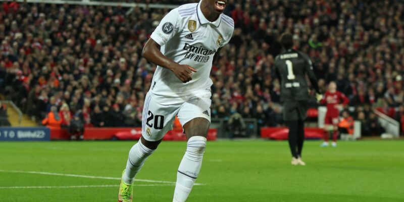 Vinícius Júnior comanda o Real Madrid em vitória sobre o Liverpool