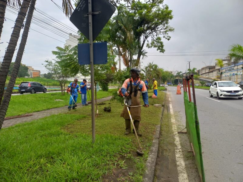 Prefeitura realiza limpeza e manutenção em mais de 60 bairros de Volta Redonda