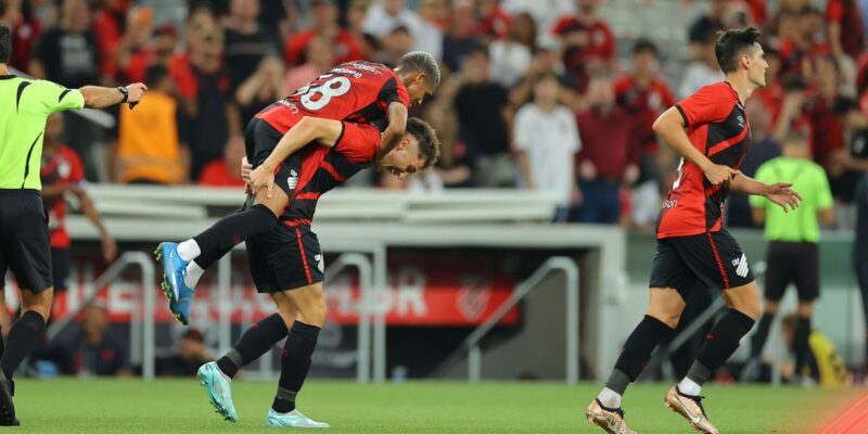 Paranaense: Athletico goleia Azuriz para ampliar vantagem na liderança