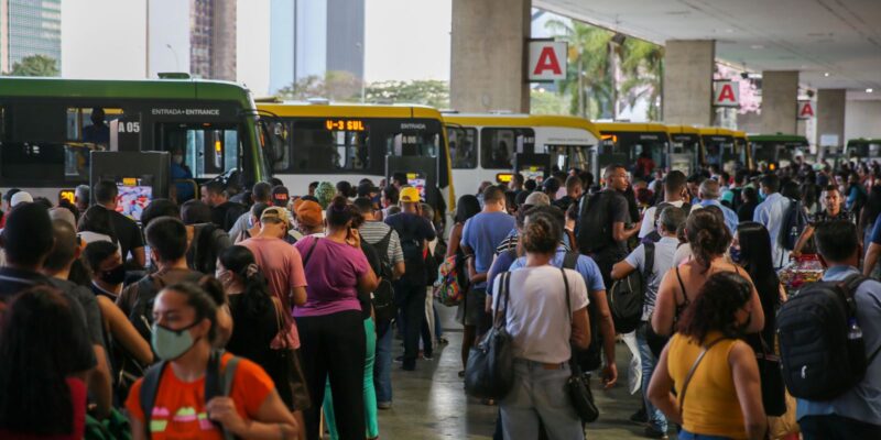 Taxa média de desocupação em 2022 ficou em 9,3%, diz IBGE