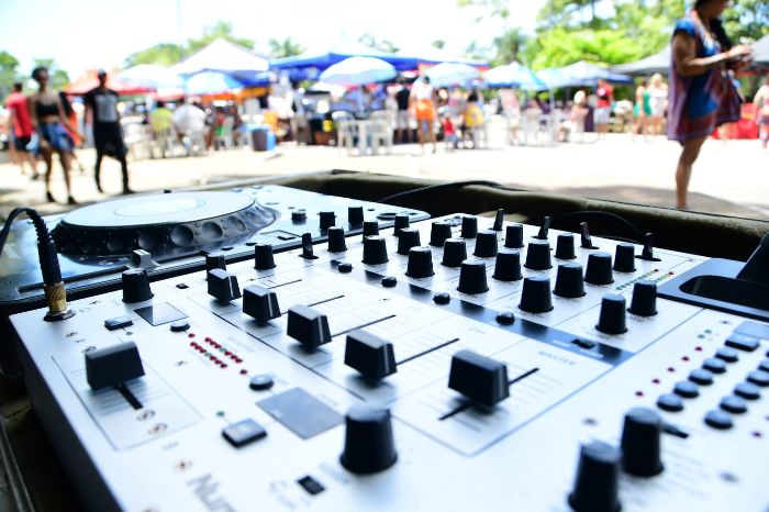 MÚSICA NA FEIRA LEVA PISEIRO E SERTANEJO PARA O PARQUE DAS ÁGUAS NESTE DOMINGO