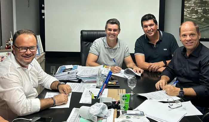 PREFEITURA DE RESENDE ASSINA CONTRATO COM NOVA EMPRESA DE TRANSPORTE PÚBLICO
