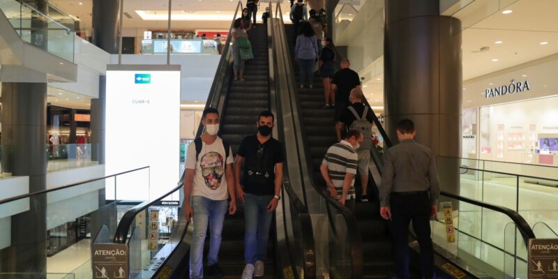 Jovens são os mais afetados pelos efeitos da pandemia, mostra estudo