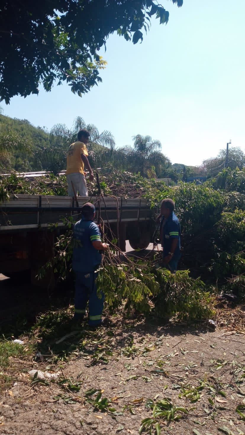 Equipes de manutenção da prefeitura retornam às ruas de Volta Redonda para manter o serviço em dia