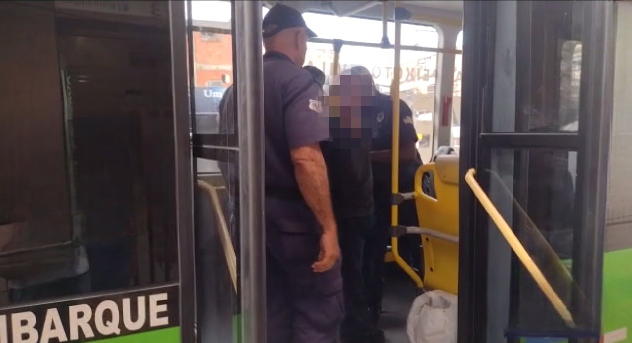 Homem é detido por guardas municipais de Volta Redonda por importunação sexual em ônibus do Tarifa Zero