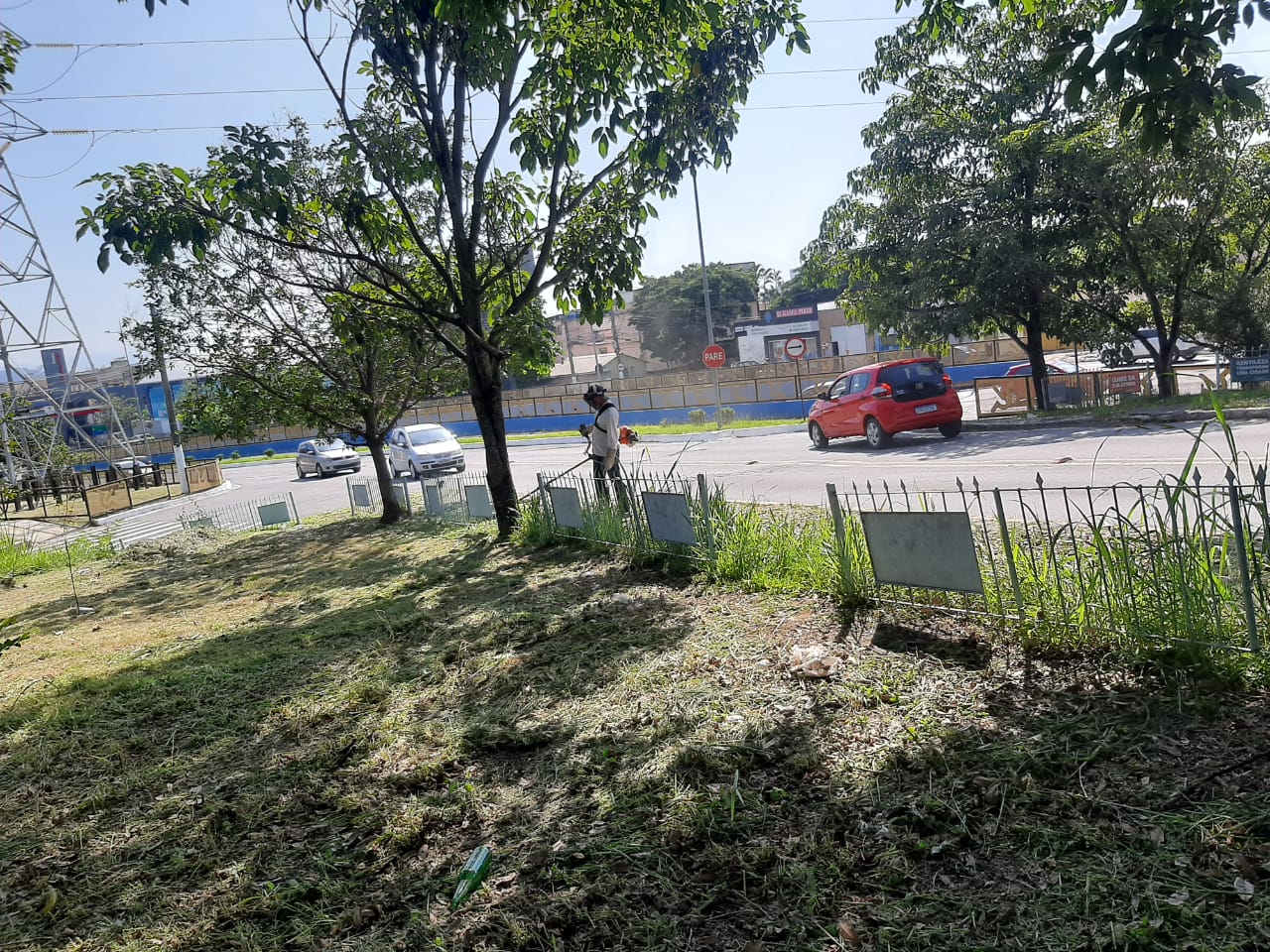 Prefeitura aproveita dia de sol para acelerar com manutenção em Volta Redonda