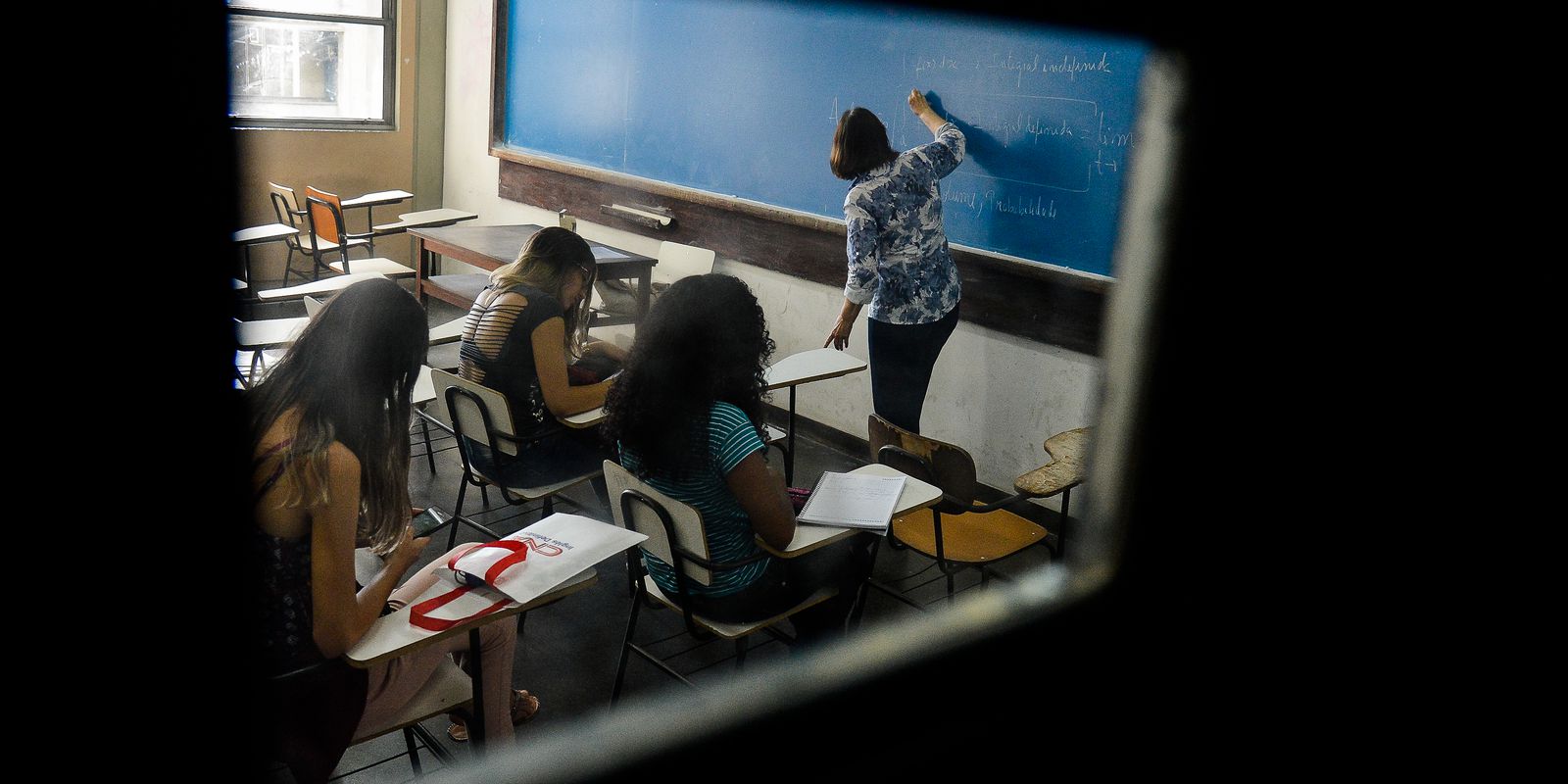 Professores e alunos fazem manifestação em SP contra novo ensino médio