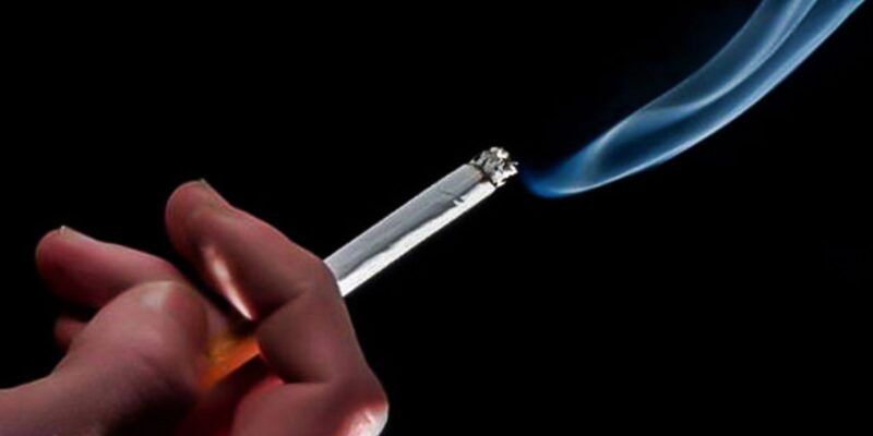 Nove em cada dez adolescentes compram cigarro em comércio autorizado