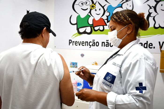 RESENDE INICIA VACINAÇÃO CONTRA INFLUENZA PARA PROFESSORES DO ENSINO BÁSICO E SUPERIOR, NESTA SEGUNDA-FEIRA, DIA 24