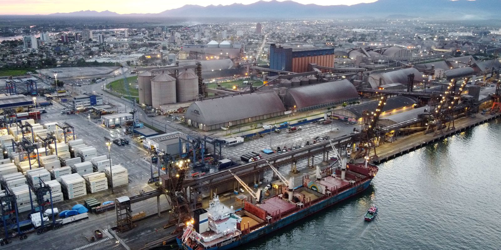 PF investiga vazamento de nafta no Porto de Paranaguá