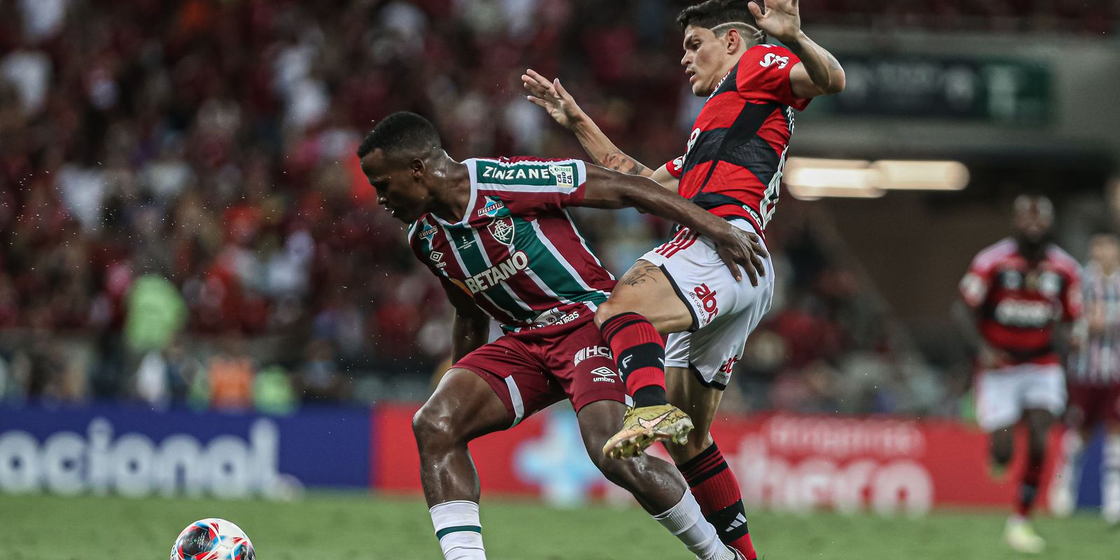 Flamengo sai na frente do Fluminense na final do Carioca