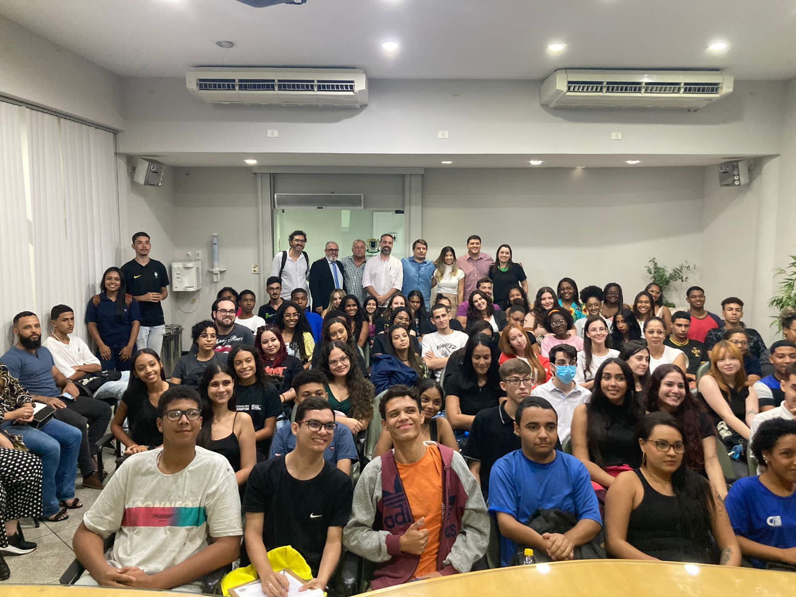 Alunos do Pré-Enem gratuito têm aula inaugural em Volta Redonda