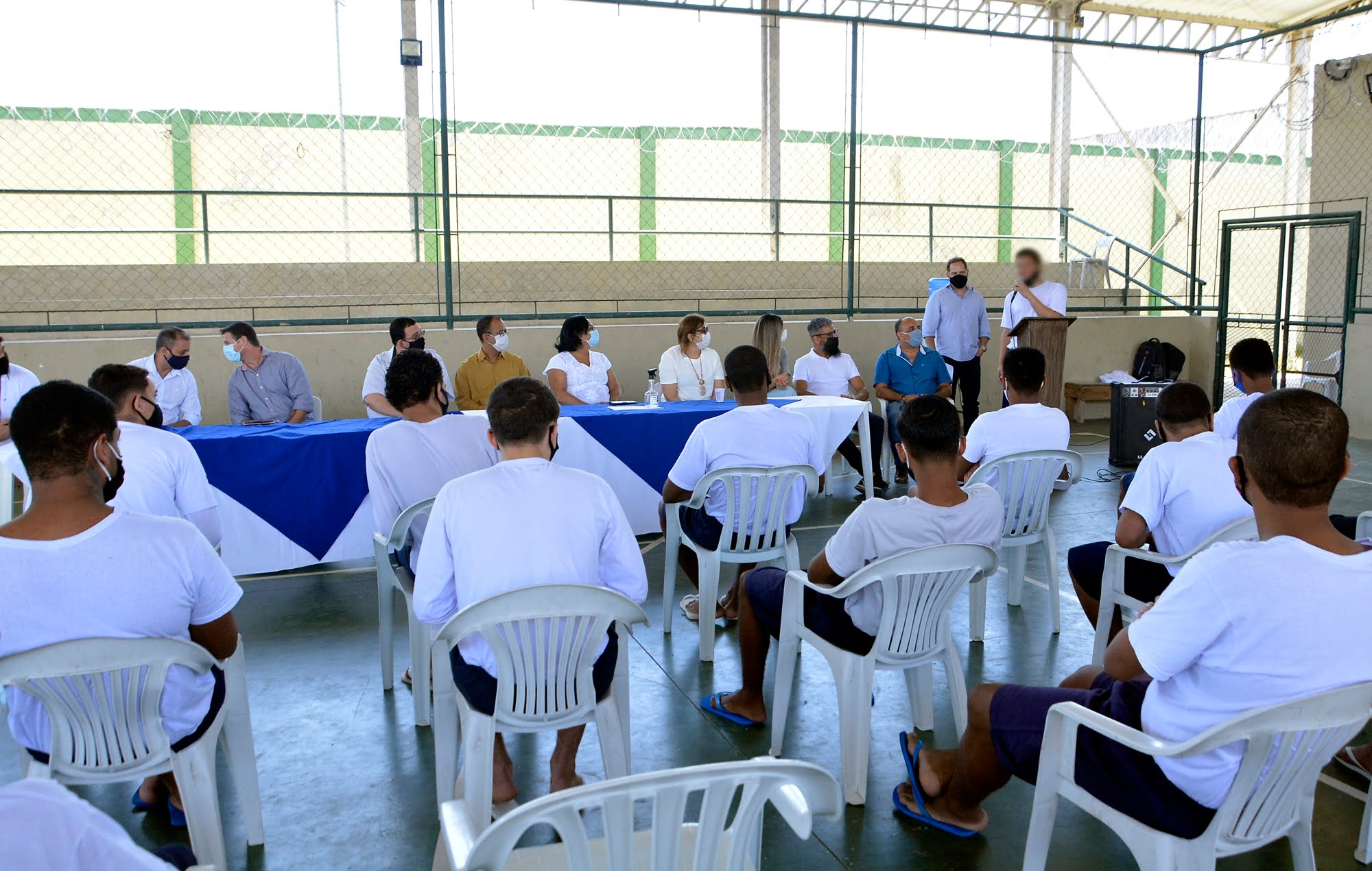 Internos do Degase recebem certificados de conclusão do Programa Novos Horizontes, em Volta Redonda