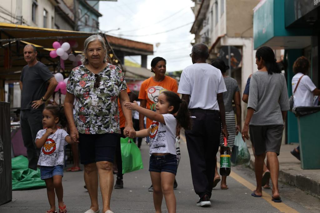 Primeira Rua de Compras de 2023 atrai centenas de famílias no Água Limpa