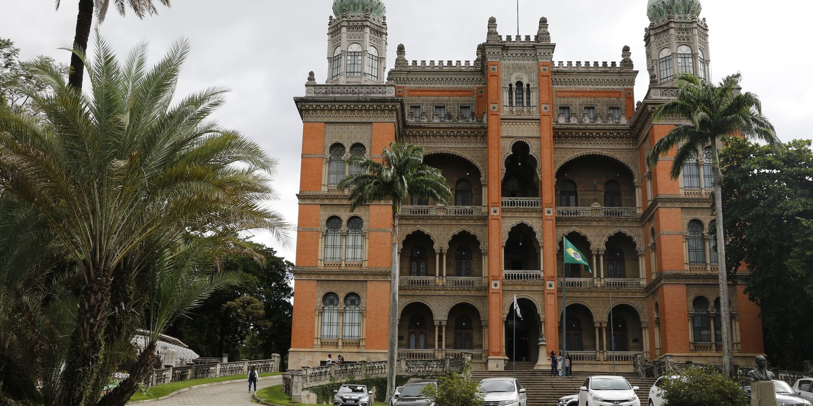 Casos de Síndrome Respiratória Aguda Grave crescem no país