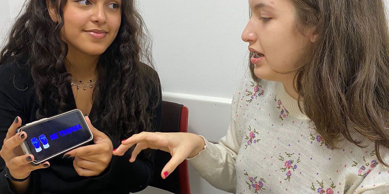 Estudantes do ensino técnico desenvolvem app para tradução em Libras