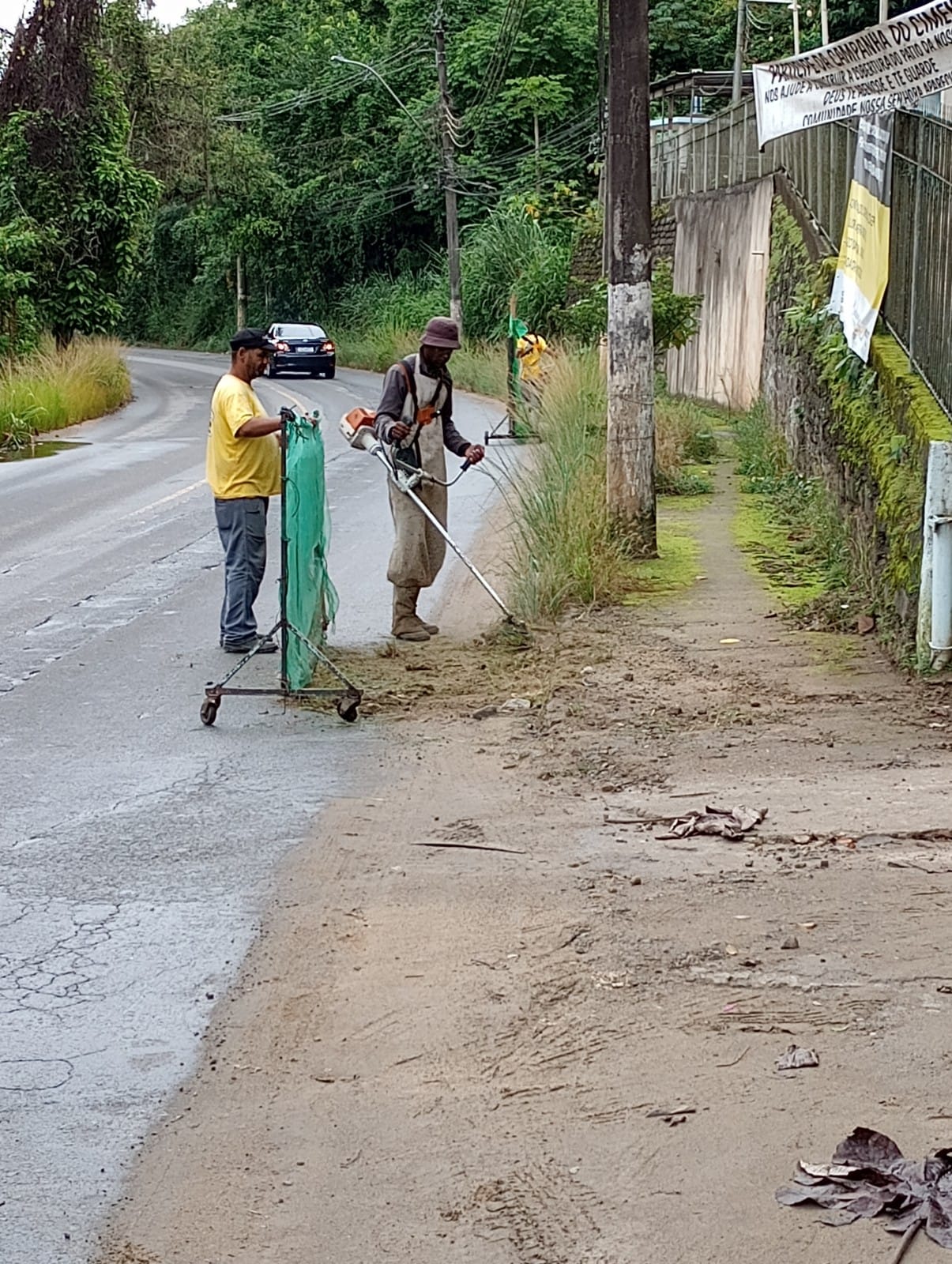 Ação Comunitária realiza mutirão de capina em bairros de Volta Redonda