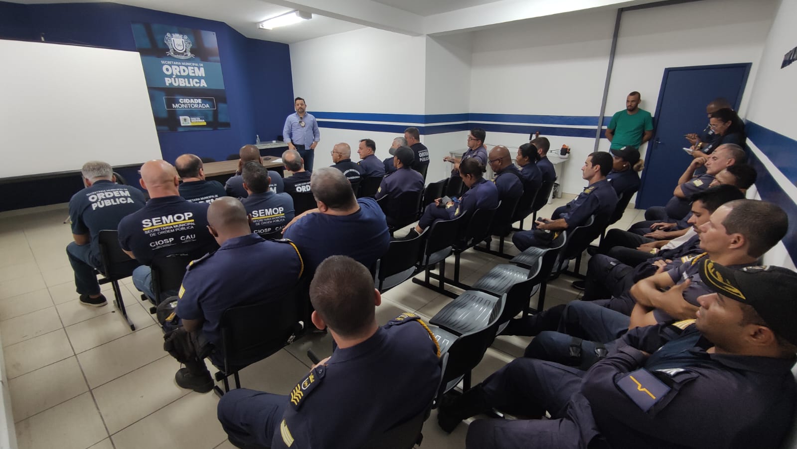 Delegado de Volta Redonda capacita agentes da Semop e GMVR sobre a nova lei de placas veiculares