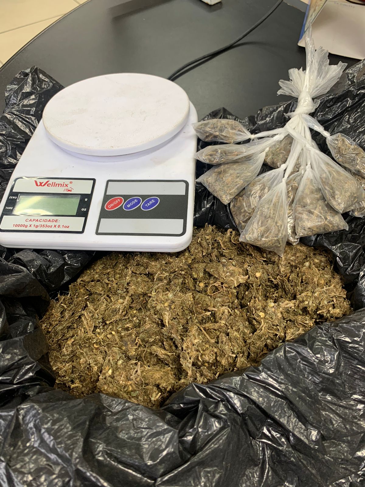 Forças de segurança encontram droga em caixa de energia de casa no bairro Santo Agostinho, em Volta Redonda