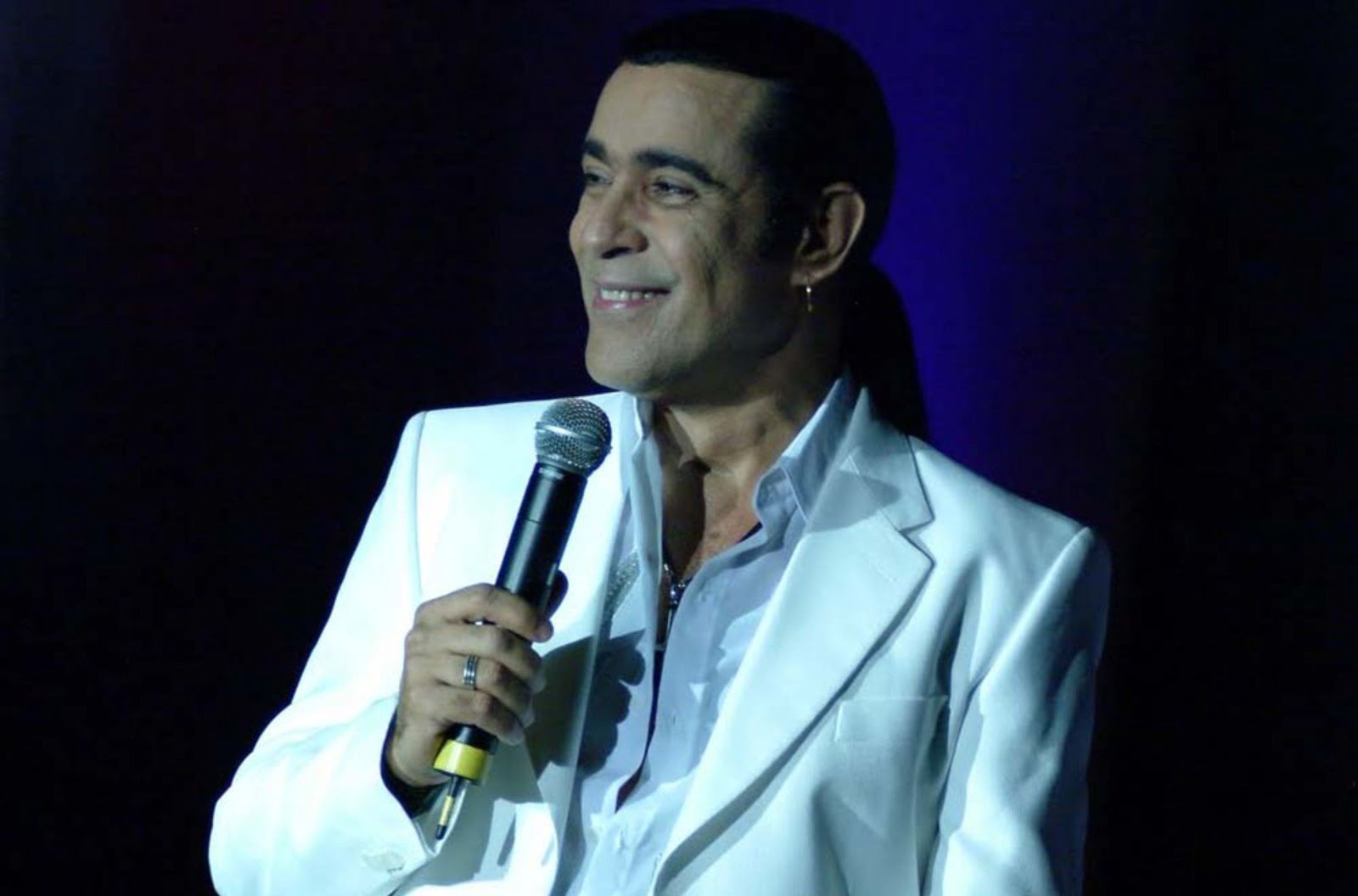 Viagem da Melhor Idade será confirmada com show do Elymar Santos em Volta Redonda