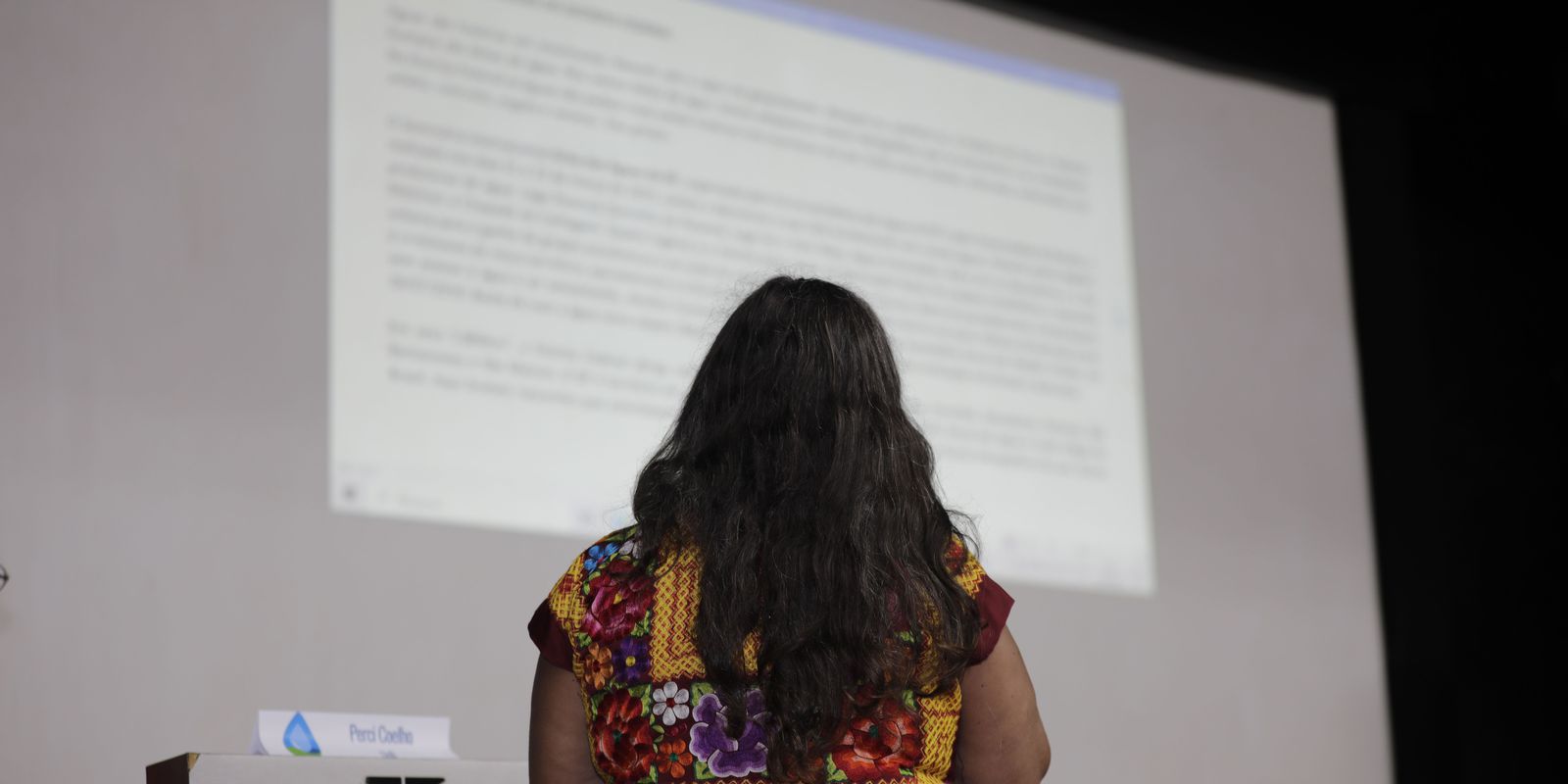 Mulheres com doutorado crescem, mas são sub-representadas na docência
