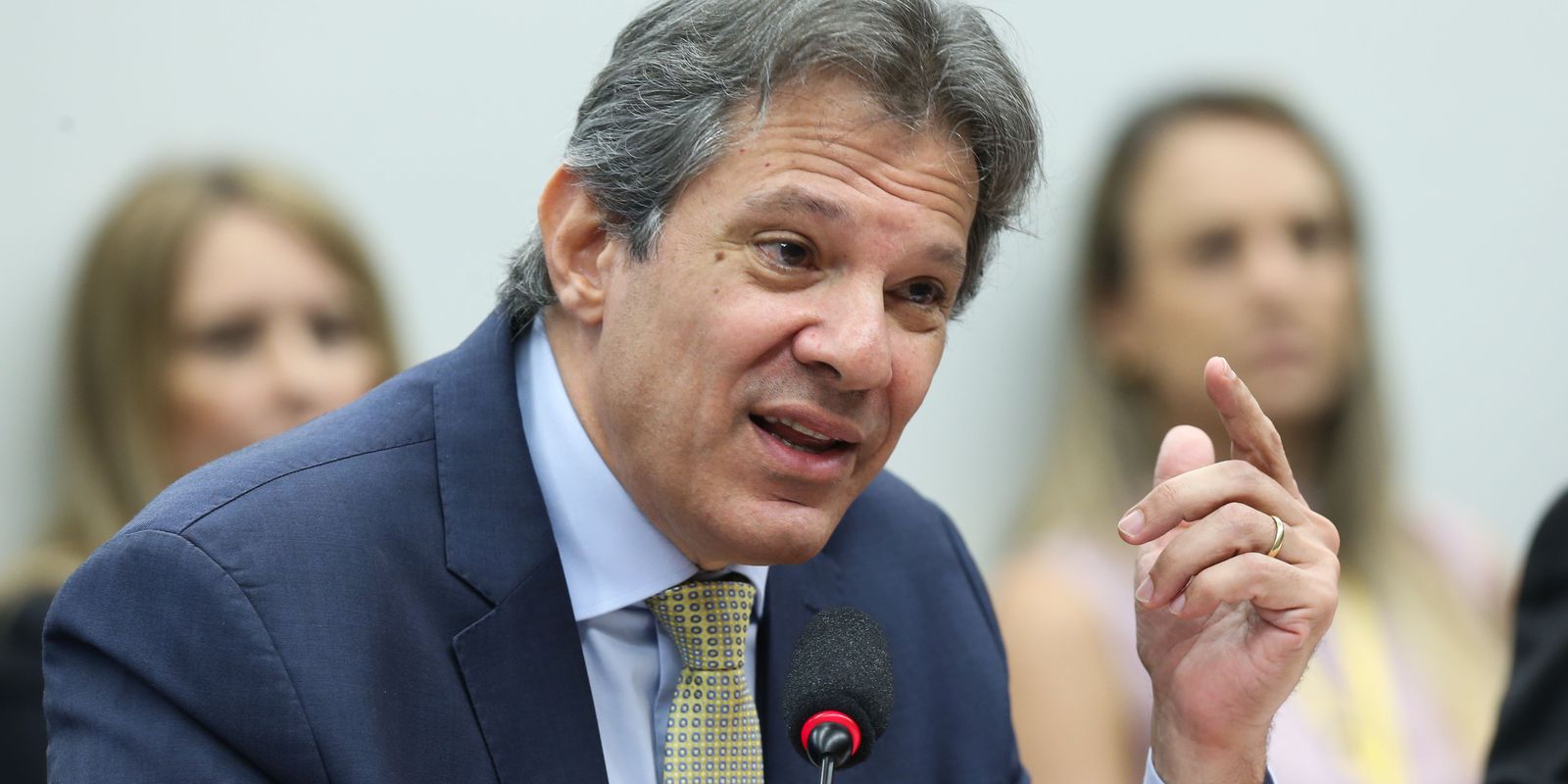 Haddad diz que país está pronto para iniciar ciclo de queda de juros